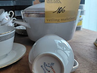 Lot 106 - wit porseleinen setje 3- delig - afbeelding 2 van  2
