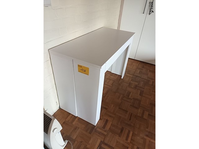 Lot 106 - witte uittrekbare console tafel - afbeelding 1 van  4
