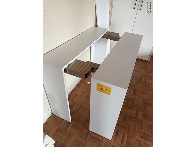 Lot 106 - witte uittrekbare console tafel - afbeelding 2 van  4