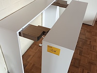 Lot 106 - witte uittrekbare console tafel - afbeelding 2 van  4
