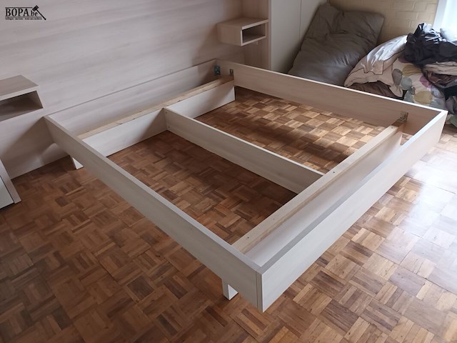 Lot 107 - bed met ombouw - afbeelding 2 van  4