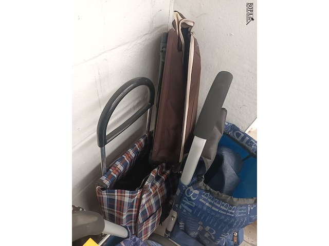 Lot 107 - boodschappen trolley. 5 stuks - afbeelding 4 van  4