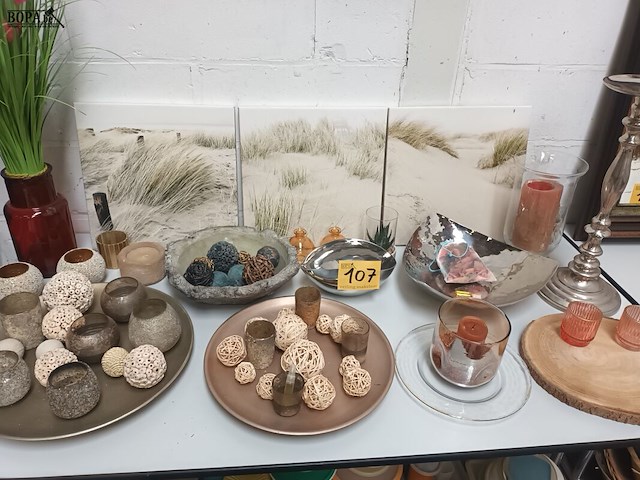 Lot 107 - decoratie - afbeelding 1 van  7