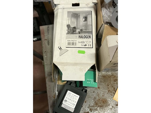 Lot 107 - diverse verlichtingsarmaturen en - producten: oa spotjes geb - afbeelding 2 van  5