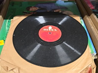 Lot 107 - doos lp's en singles en bakelietplaten - afbeelding 3 van  4