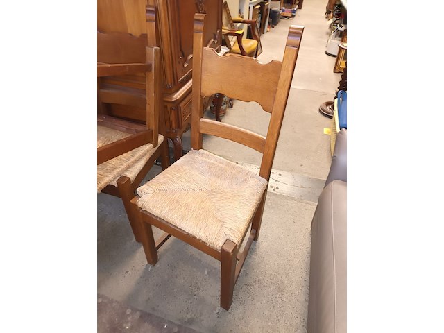 Lot 107 - eetkamerstoelen. 6 stuks - afbeelding 1 van  4