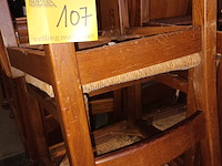 Lot 107 - eetkamerstoelen. 6 stuks - afbeelding 3 van  4