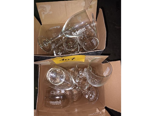 Lot 107 - glazen op voet liefmans. 2 dozen - afbeelding 2 van  2