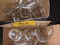 Lot 107 - glazen op voet liefmans. 2 dozen - afbeelding 2 van  2