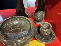 Lot 107 - handgemaakte decoratieve vazen en schalen
