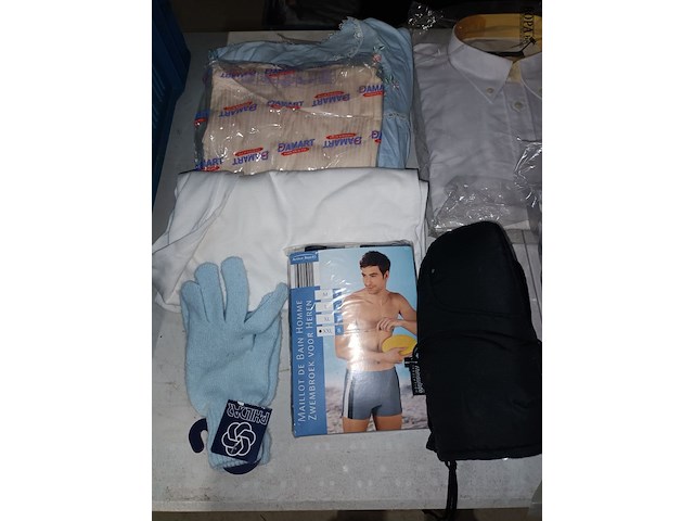 Lot 107 - herenkledij en deken. 15 stuks - afbeelding 3 van  4