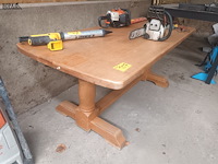 Lot 107 - houten eetkamertafel