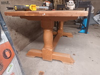 Lot 107 - houten eetkamertafel - afbeelding 2 van  3