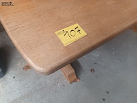 Lot 107 - houten eetkamertafel - afbeelding 3 van  3