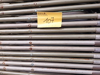 Lot 107 - kar met plooistoelen - afbeelding 2 van  4