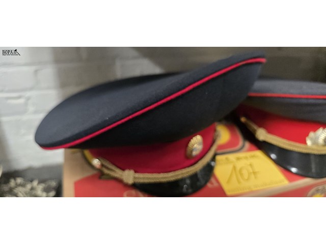 Lot 107 - kirgizië 2 kepies - afbeelding 2 van  4