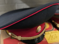 Lot 107 - kirgizië 2 kepies - afbeelding 2 van  4