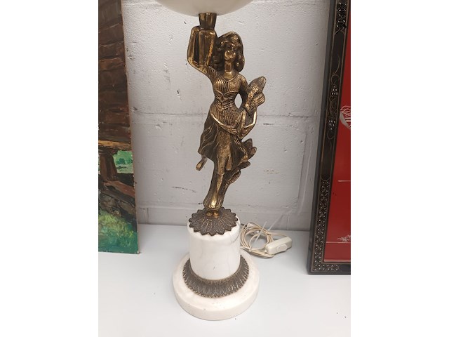 Lot 107 - lampedair - afbeelding 2 van  4