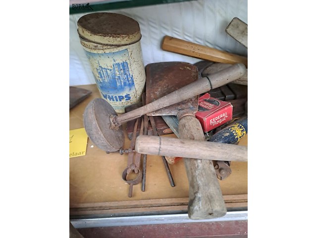 Lot 107 - lot antieken werkmateriaal - afbeelding 2 van  4