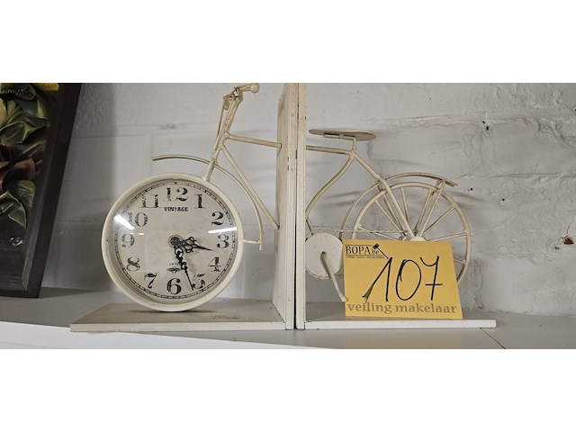 Lot 107 - metalen fiets boekensteunen - afbeelding 1 van  3