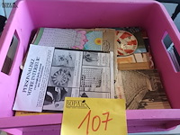 Lot 107 - oude prenten en boekjes. 1 bak - afbeelding 1 van  3