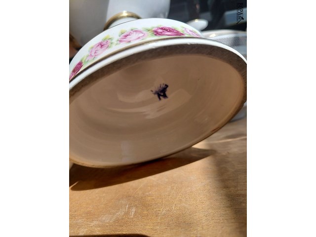 Lot 107 - porseleinen setje rozenmotief - afbeelding 5 van  5