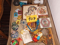 Lot 107 - souvenirs van reizen - afbeelding 1 van  5