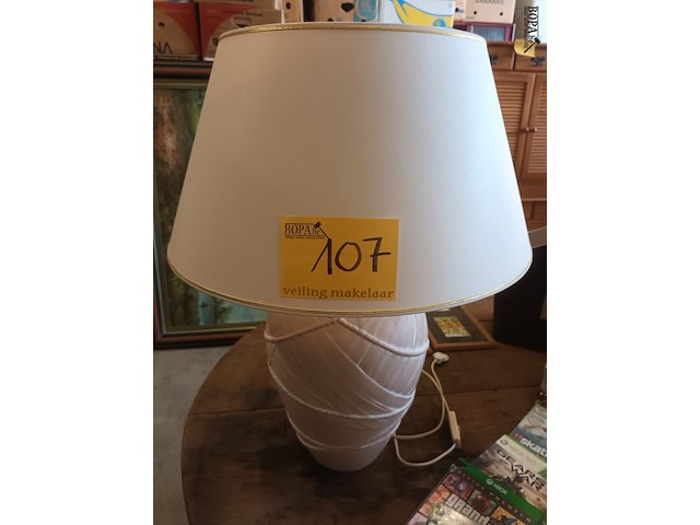 Lot 107 - vintage tafellamp - afbeelding 1 van  2