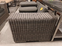 Lot 107 - wicker zetel met kussens - afbeelding 2 van  4