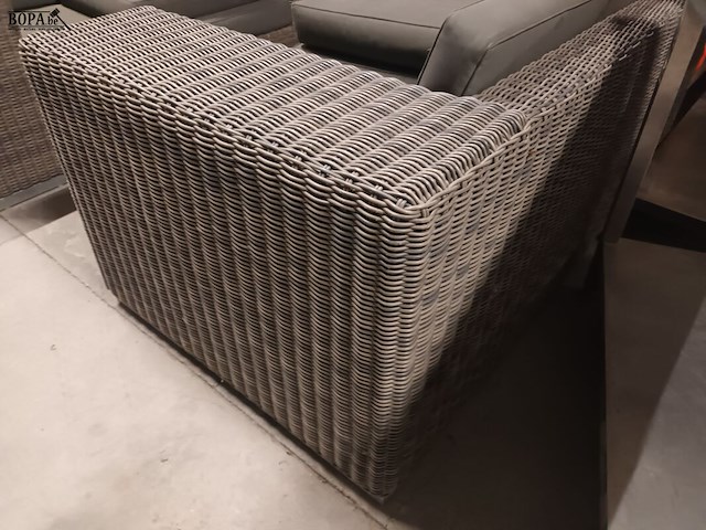 Lot 107 - wicker zetel met kussens - afbeelding 3 van  4