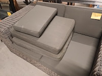 Lot 107 - wicker zetel met kussens - afbeelding 4 van  4