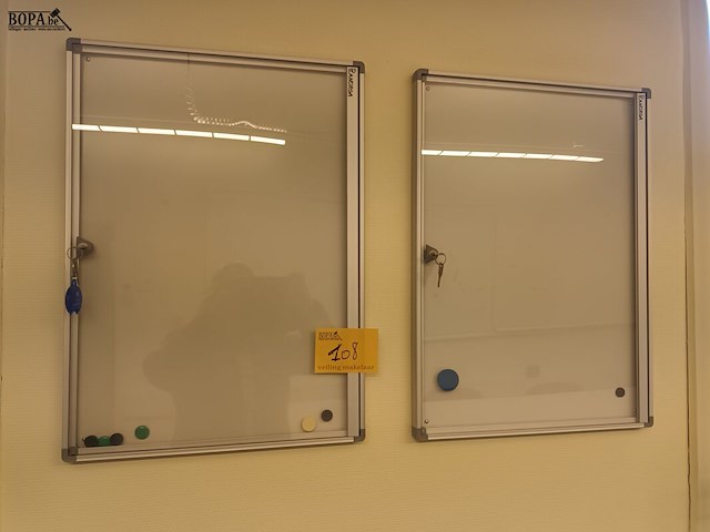 Lot 108 - affichekastjes en gemeenteplan - afbeelding 1 van  4