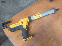 Lot 108 - dewalt accu siliconepomp