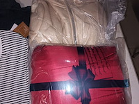 Lot 108 - kledij en dekens. 17 stuks - afbeelding 2 van  4