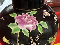 Lot 108 - koppel vintage chinese porseleinen gemberpotten - afbeelding 2 van  4
