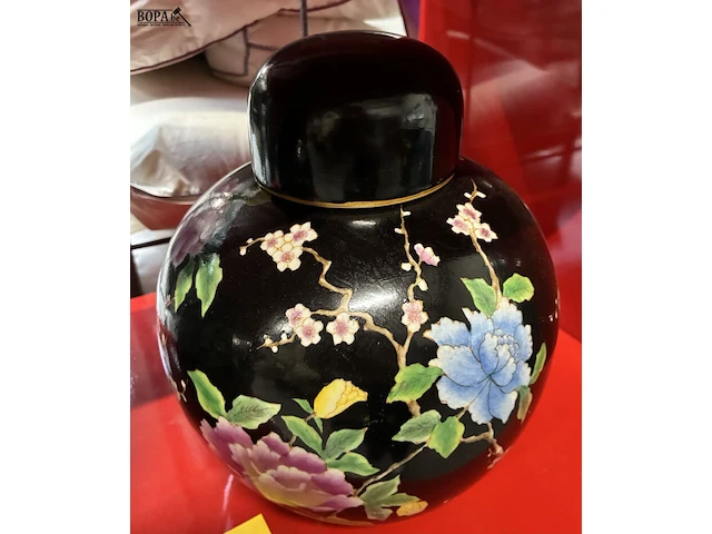 Lot 108 - koppel vintage chinese porseleinen gemberpotten - afbeelding 3 van  4