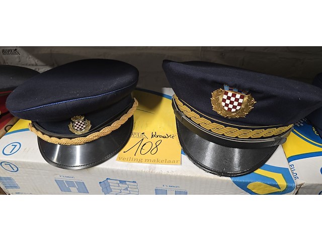 Lot 108 - kroatië 2 kepies - afbeelding 1 van  3