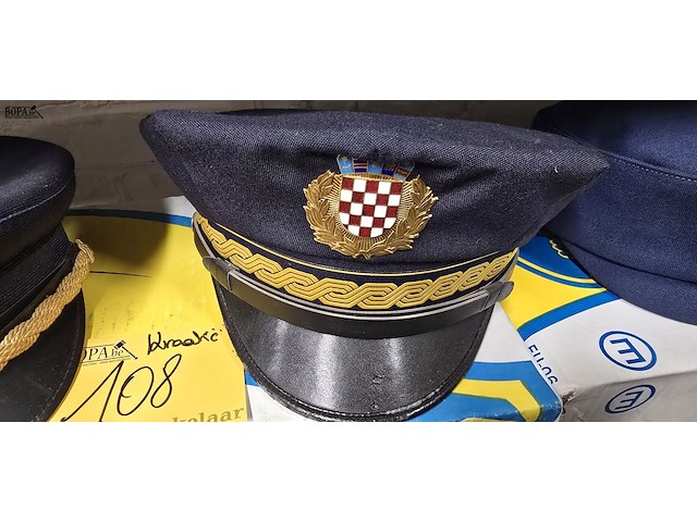 Lot 108 - kroatië 2 kepies - afbeelding 3 van  3