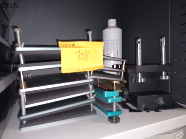Lot 108 - materiaal voor gsm reparatie - afbeelding 3 van  3