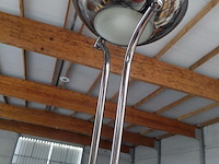 Lot 108 - moderne staande vloerlamp met uplighter en verstelbare leesl - afbeelding 1 van  3