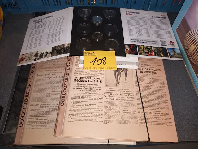 Lot 108 - oorlogskranten en herdenkingsmunt - afbeelding 1 van  5