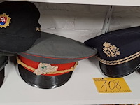 Lot 108 - politie kepies, slowakije, hongarije & luxemburg - afbeelding 1 van  4