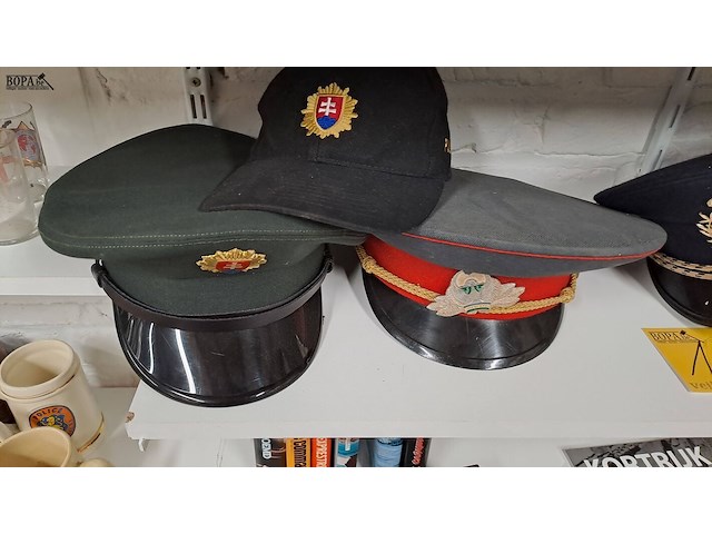 Lot 108 - politie kepies, slowakije, hongarije & luxemburg - afbeelding 2 van  4