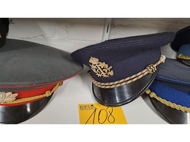 Lot 108 - politie kepies, slowakije, hongarije & luxemburg - afbeelding 3 van  4