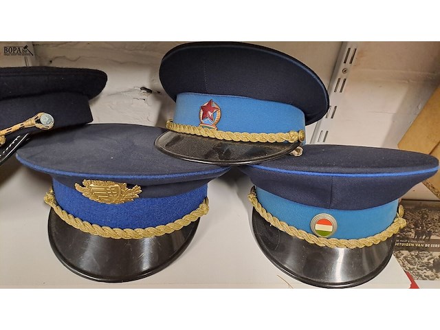 Lot 108 - politie kepies, slowakije, hongarije & luxemburg - afbeelding 4 van  4