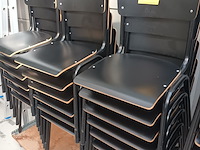 Lot 108 - retro look zwarte schoolstoelen. 18 stuks - afbeelding 1 van  5