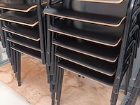 Lot 108 - retro look zwarte schoolstoelen. 18 stuks - afbeelding 2 van  5