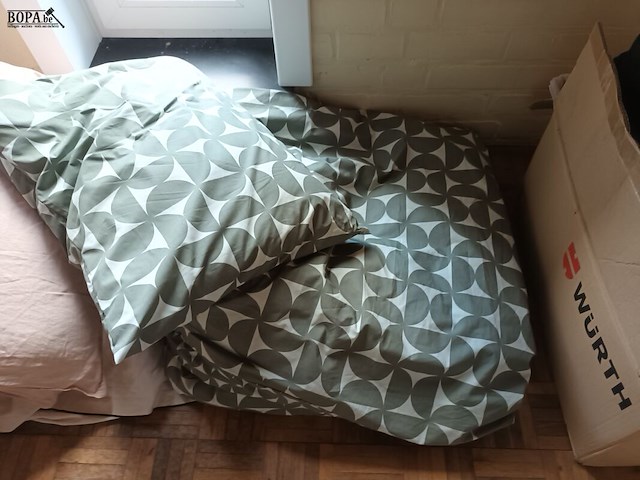 Lot 108 - showroom linnen en dekens - afbeelding 4 van  6