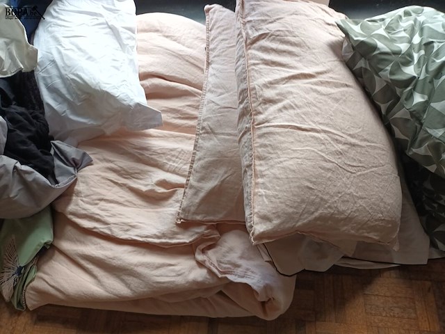 Lot 108 - showroom linnen en dekens - afbeelding 5 van  6