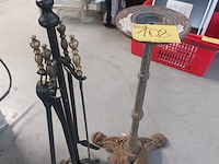 Lot 108 - tafelonderstel en haardstel - afbeelding 1 van  3